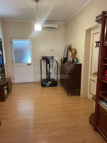 Moradia em canhestros - habitação e negócio