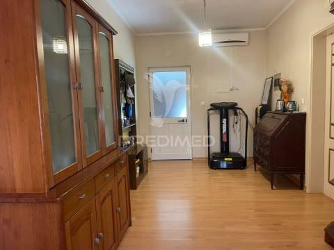 Moradia em canhestros - habitação e negócio