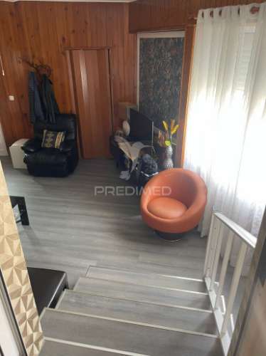 Moradia em canhestros - habitação e negócio