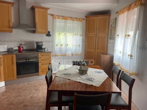 Moradia em canhestros - habitação e negócio