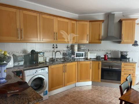 Moradia em canhestros - habitação e negócio