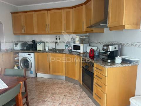 Moradia em canhestros - habitação e negócio