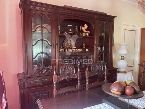 Moradia em canhestros - habitação e negócio