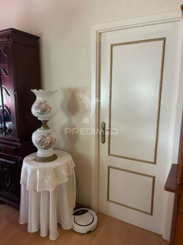 Moradia em canhestros - habitação e negócio