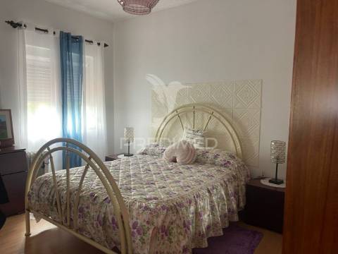 Moradia em canhestros - habitação e negócio