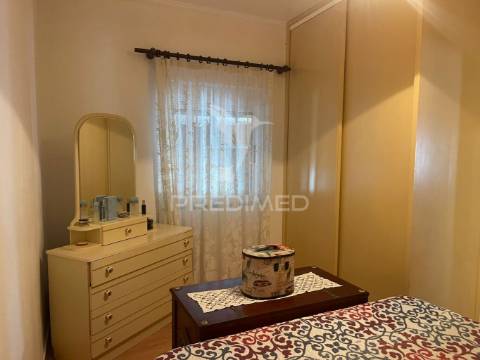 Moradia em canhestros - habitação e negócio