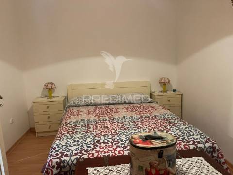 Moradia em canhestros - habitação e negócio