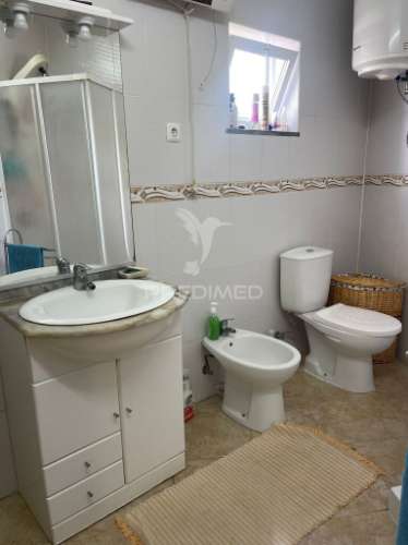 Moradia em canhestros - habitação e negócio