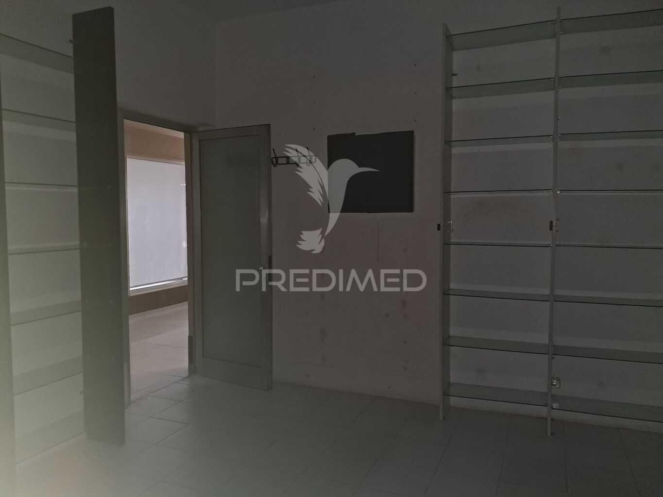 Loja comercial na cova da piedade