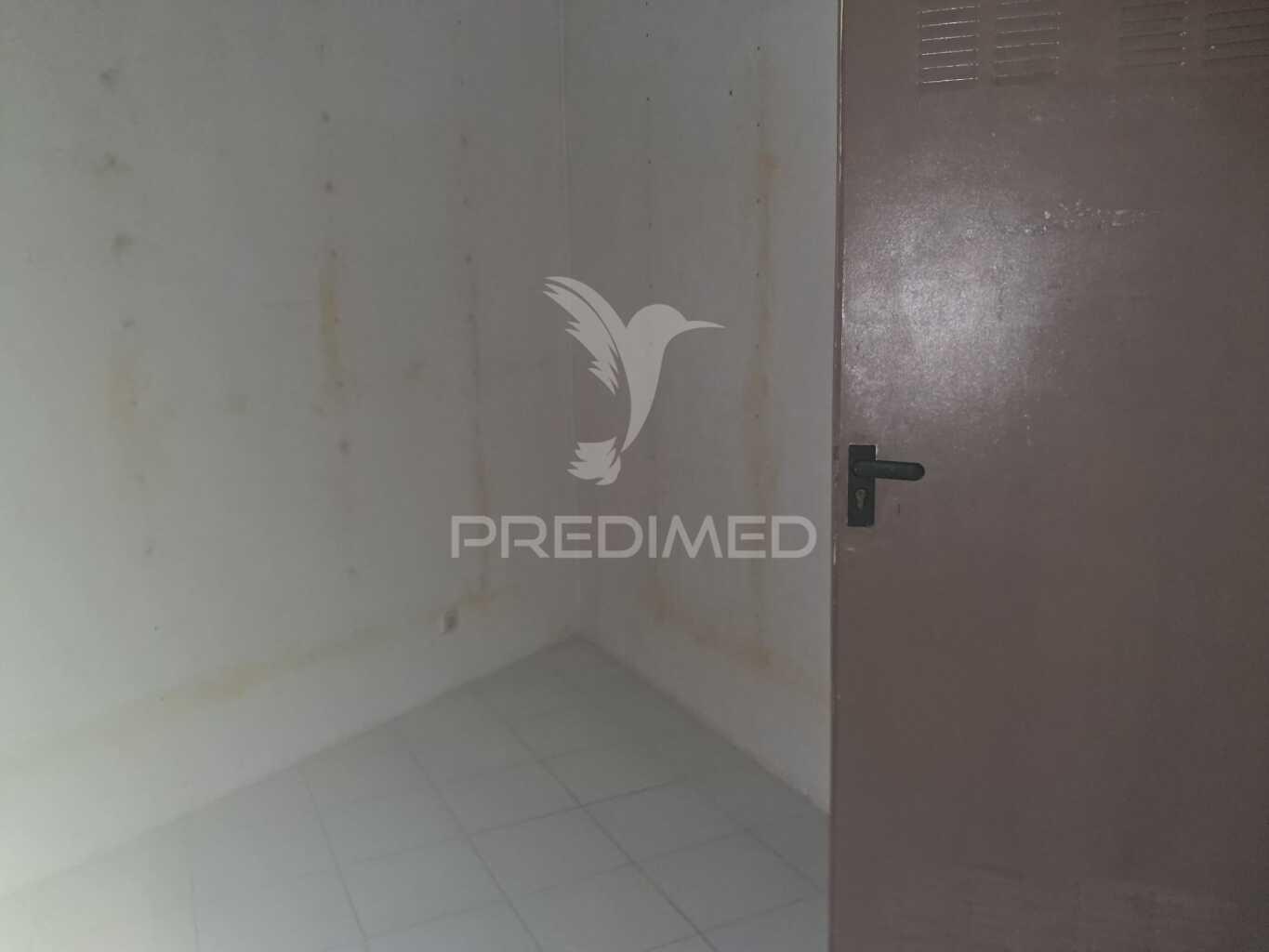 Loja comercial na cova da piedade