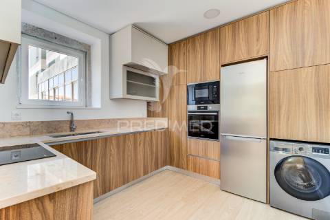 Excelente t2 totalmente reconstruído em massamá