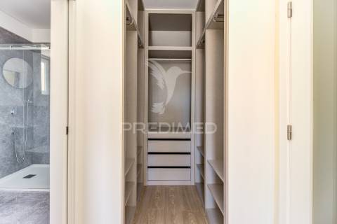 Excelente t2 totalmente reconstruído em massamá