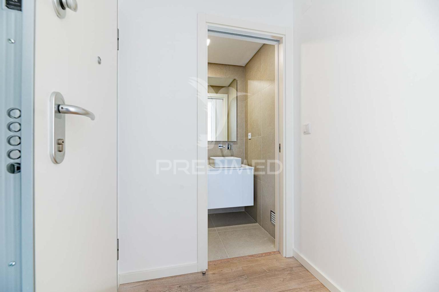 Apartamento t3 em condomínio fechado, com box e piscina.