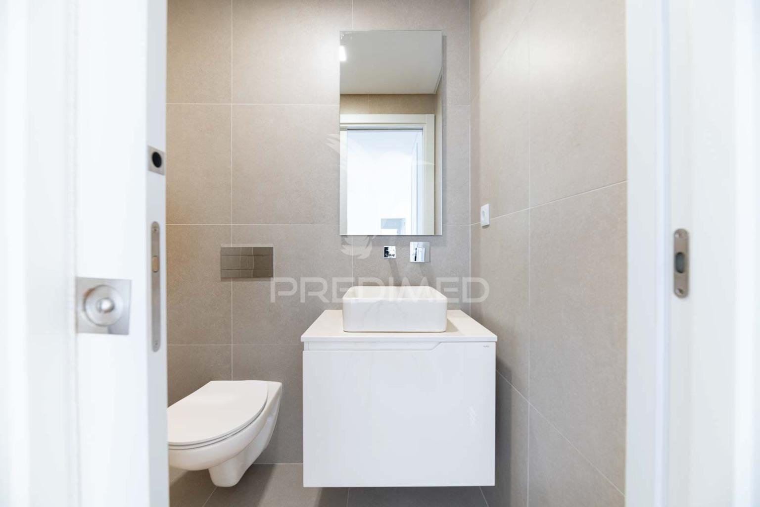 Apartamento t3 em condomínio fechado, com box e piscina.