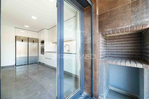 Apartamento t3 em condomínio fechado, com box e piscina.