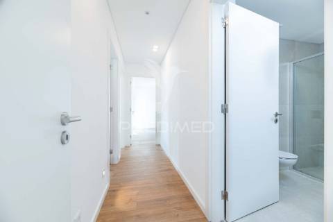 Apartamento t3 em condomínio fechado, com box e piscina.