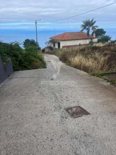 Moradia para recuperar na calheta-prazeres com 1.250m2 de terreno