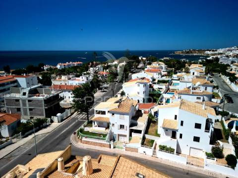 Moradia t5 isolada a curta distância das praias, do centro de albufeira e da vida nocturna