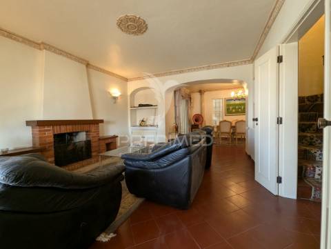 Moradia t5 isolada a curta distância das praias, do centro de albufeira e da vida nocturna