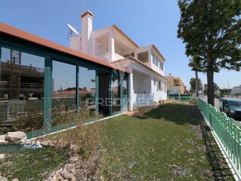 Moradia t5 isolada a curta distância das praias, do centro de albufeira e da vida nocturna