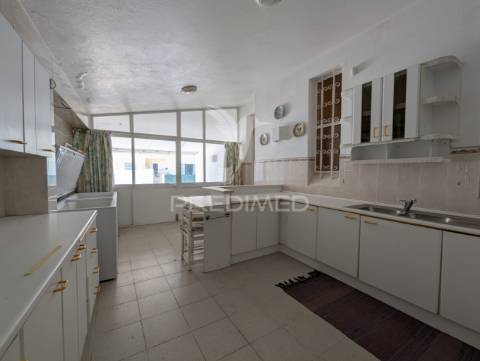 Moradia t5 isolada a curta distância das praias, do centro de albufeira e da vida nocturna