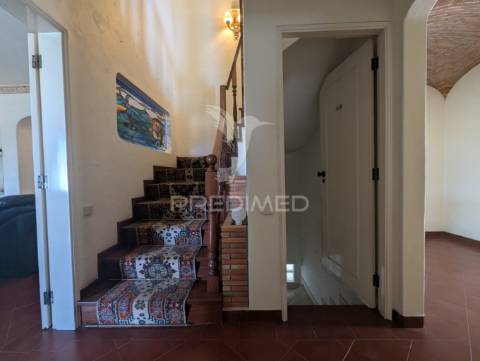 Moradia t5 isolada a curta distância das praias, do centro de albufeira e da vida nocturna