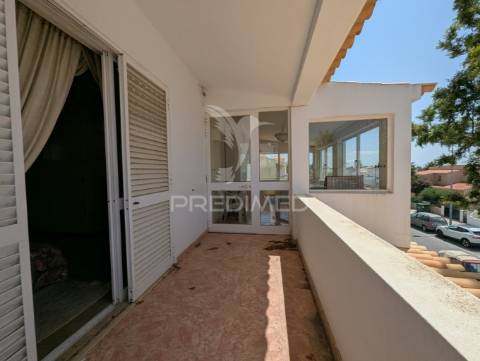 Moradia t5 isolada a curta distância das praias, do centro de albufeira e da vida nocturna