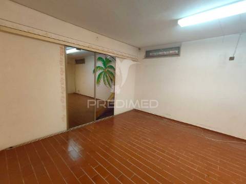 Moradia t5 isolada a curta distância das praias, do centro de albufeira e da vida nocturna