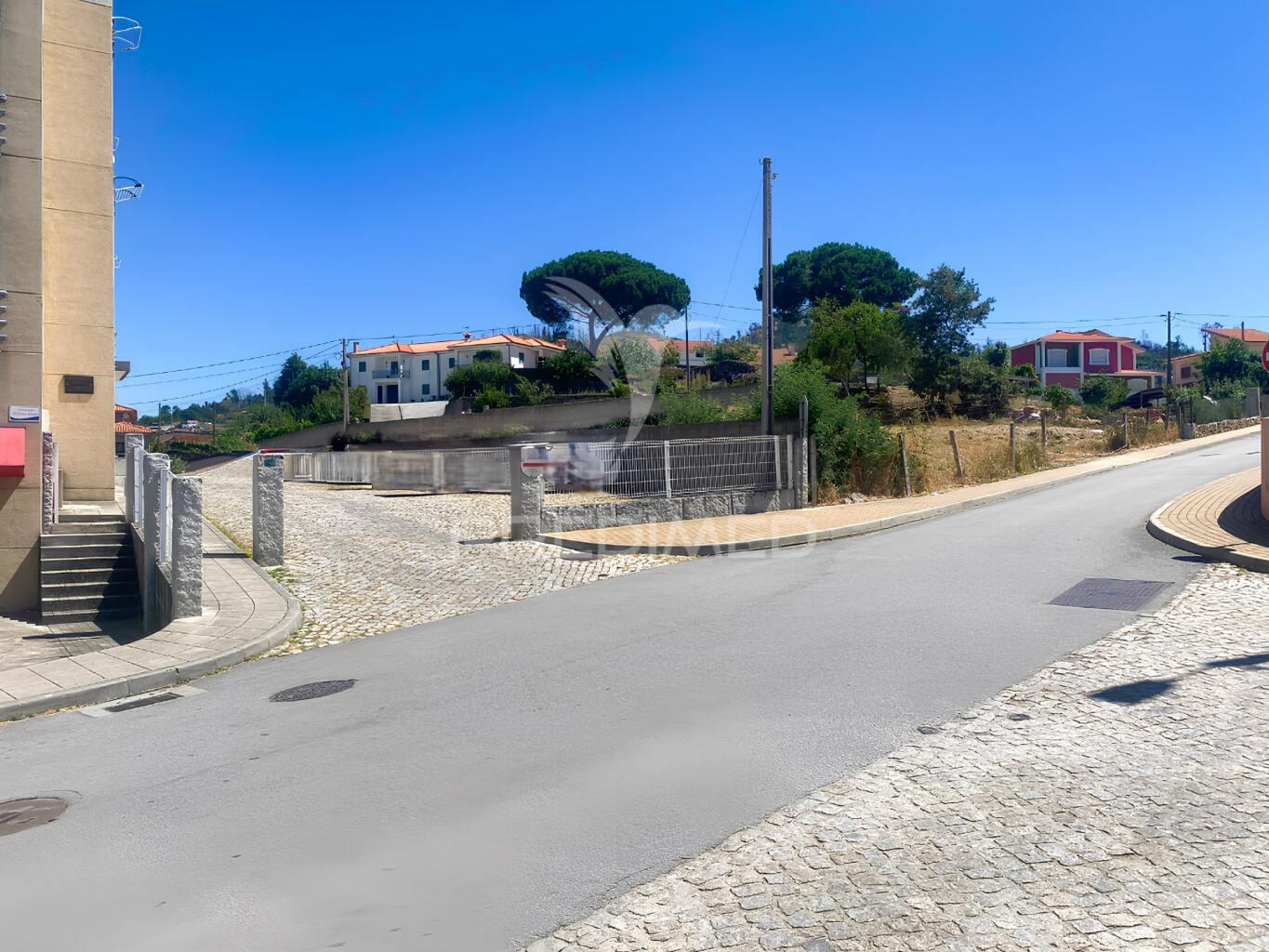 Apartamento t3, com estacionamento, lareira e terraço em ancede (baião)