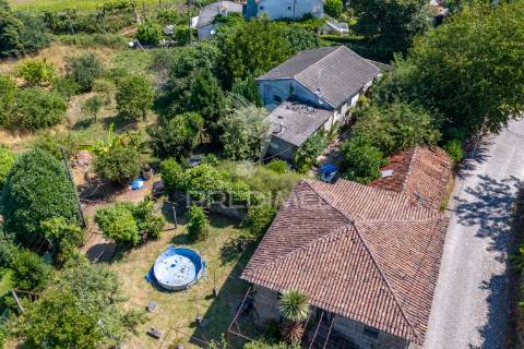 Quinta com dois artigos urbanos e um rústica com 5410 m2 junto á cidade de guimarães