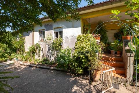 Quinta com dois artigos urbanos e um rústica com 5410 m2 junto á cidade de guimarães