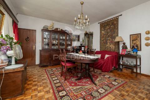 Quinta com dois artigos urbanos e um rústica com 5410 m2 junto á cidade de guimarães