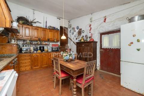 Quinta com dois artigos urbanos e um rústica com 5410 m2 junto á cidade de guimarães