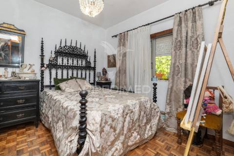 Quinta com dois artigos urbanos e um rústica com 5410 m2 junto á cidade de guimarães