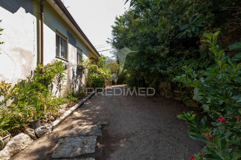 Quinta com dois artigos urbanos e um rústica com 5410 m2 junto á cidade de guimarães