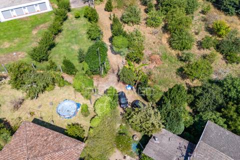Quinta com dois artigos urbanos e um rústica com 5410 m2 junto á cidade de guimarães