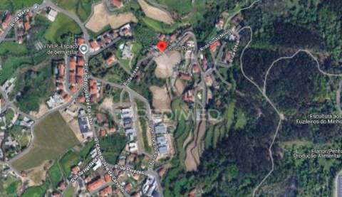 Quinta com dois artigos urbanos e um rústica com 5410 m2 junto á cidade de guimarães