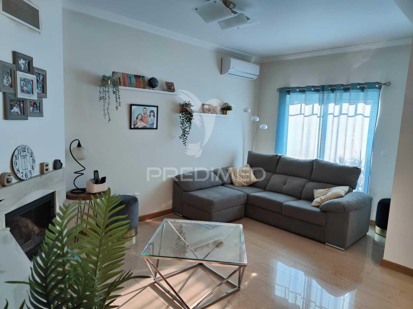 Moradia t3+1 em azeitão 168m²