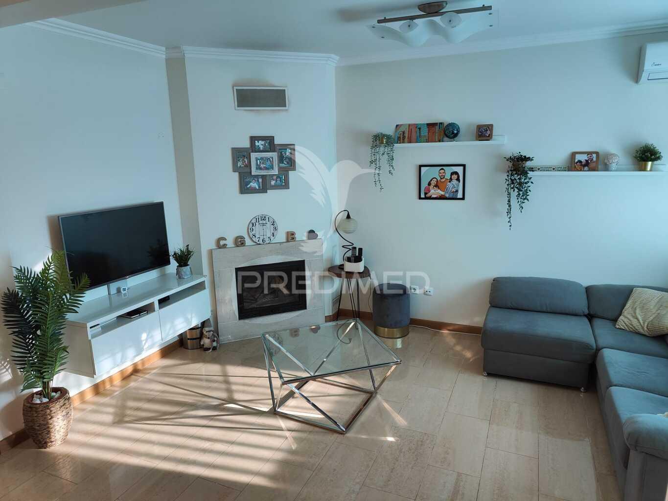 Moradia t3+1 em azeitão 168m²