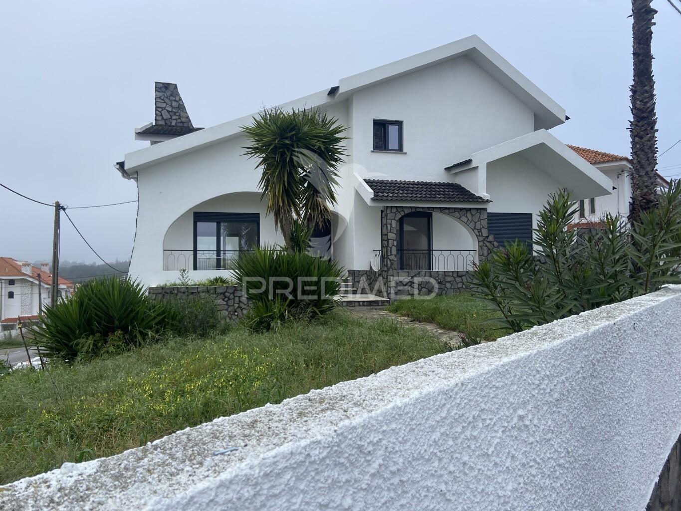 Moradia t4 com jardim na charneca de caparica