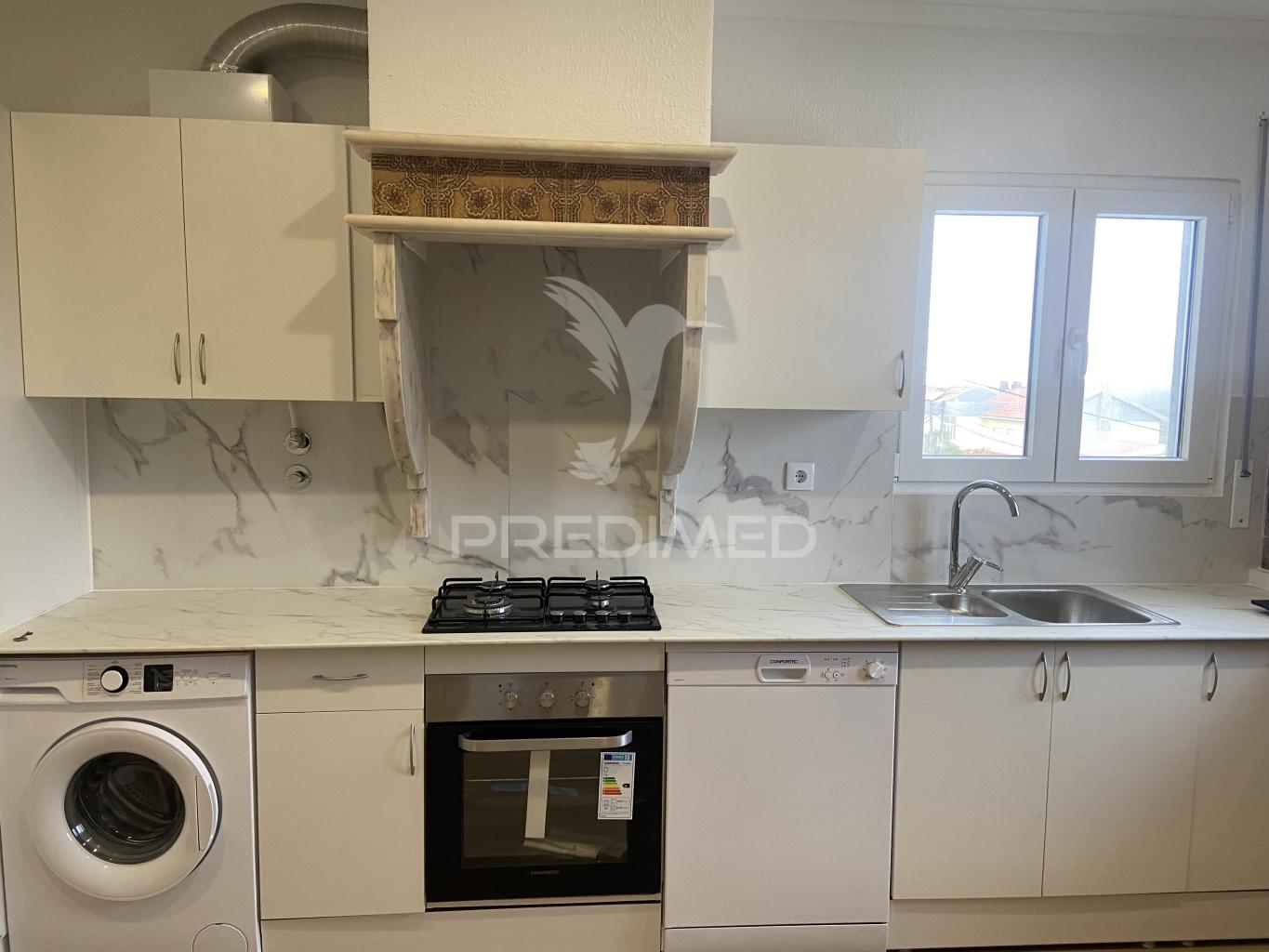Moradia t4 com jardim na charneca de caparica