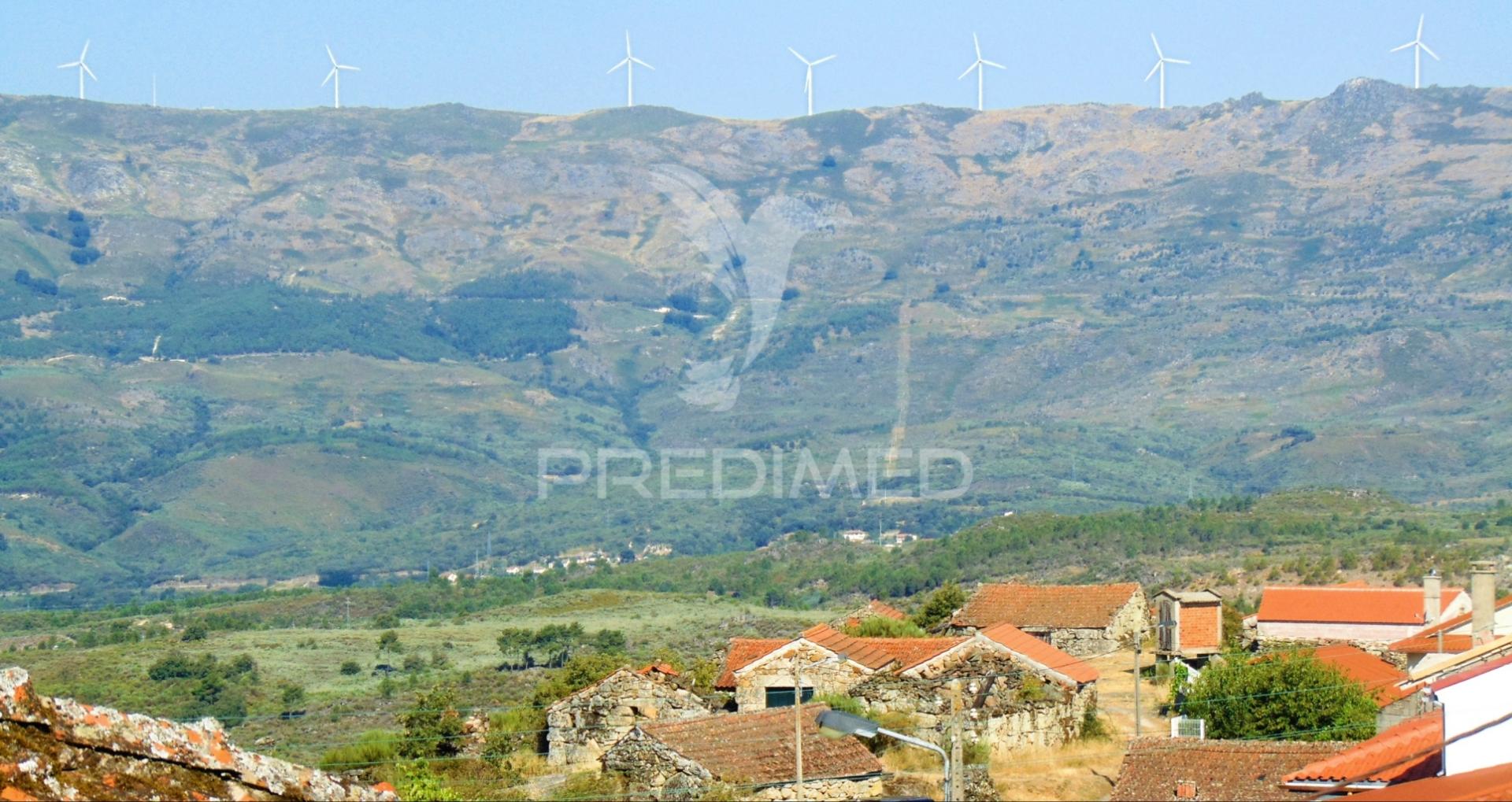 Casa em pedra p/recuperar c/projecto aprovado p/ al