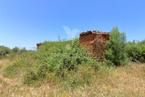 Quinta com 2,3000 ha e ruinas com 72 m2 a 11 km de odemira