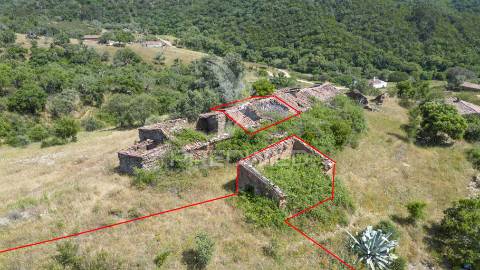 Quinta com 2,3000 ha e ruinas com 72 m2 a 11 km de odemira