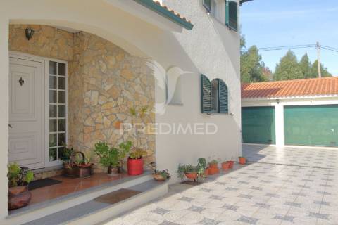 Moradia t4 em esgueira a 3 km do centro de aveiro