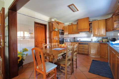 Moradia t4 em esgueira a 3 km do centro de aveiro