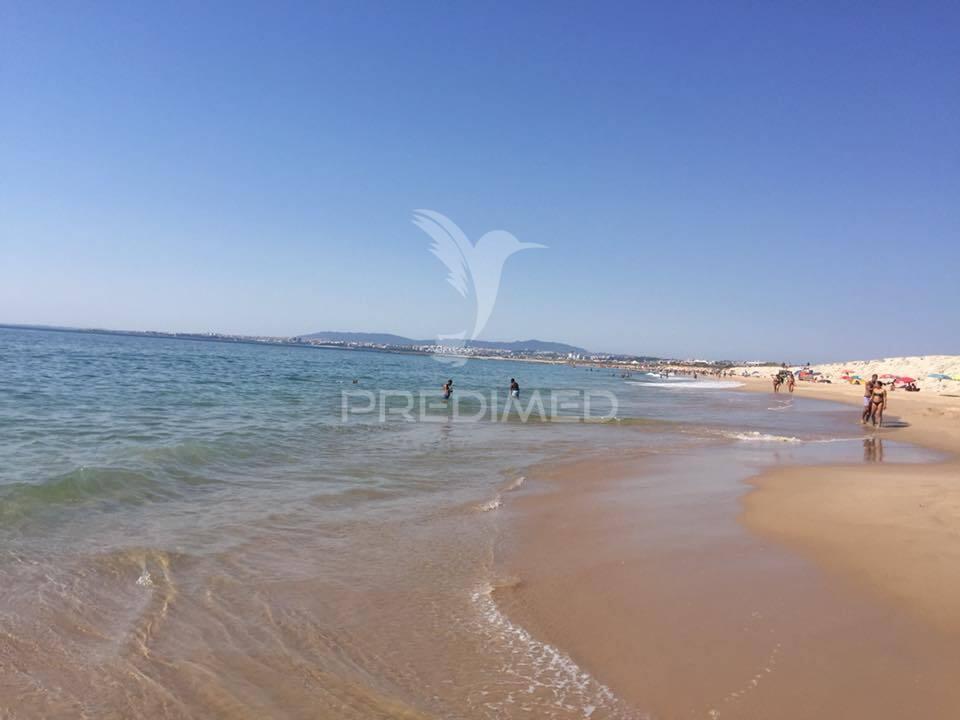Moradia isolada em santo antónio da caparica.