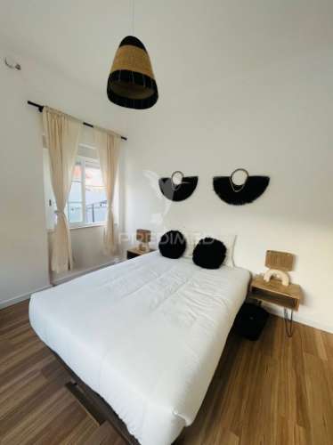 Moradia isolada em santo antónio da caparica.