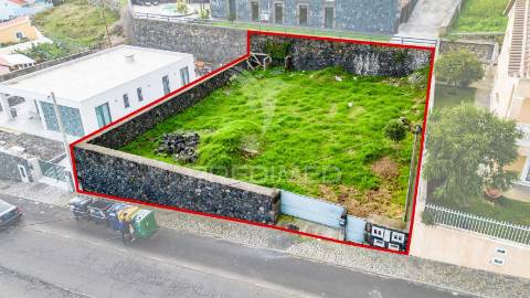 Lote na freguesia da ribeirinha