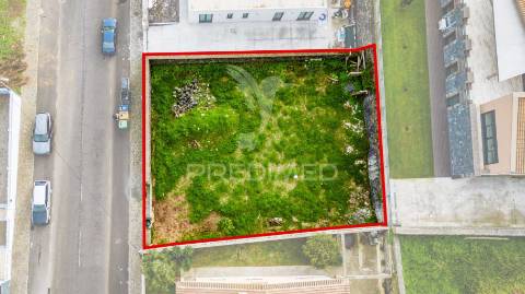 Lote na freguesia da ribeirinha